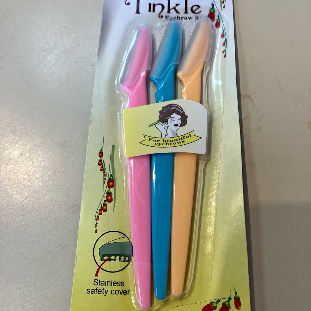 Tinkle eyebrow razor
